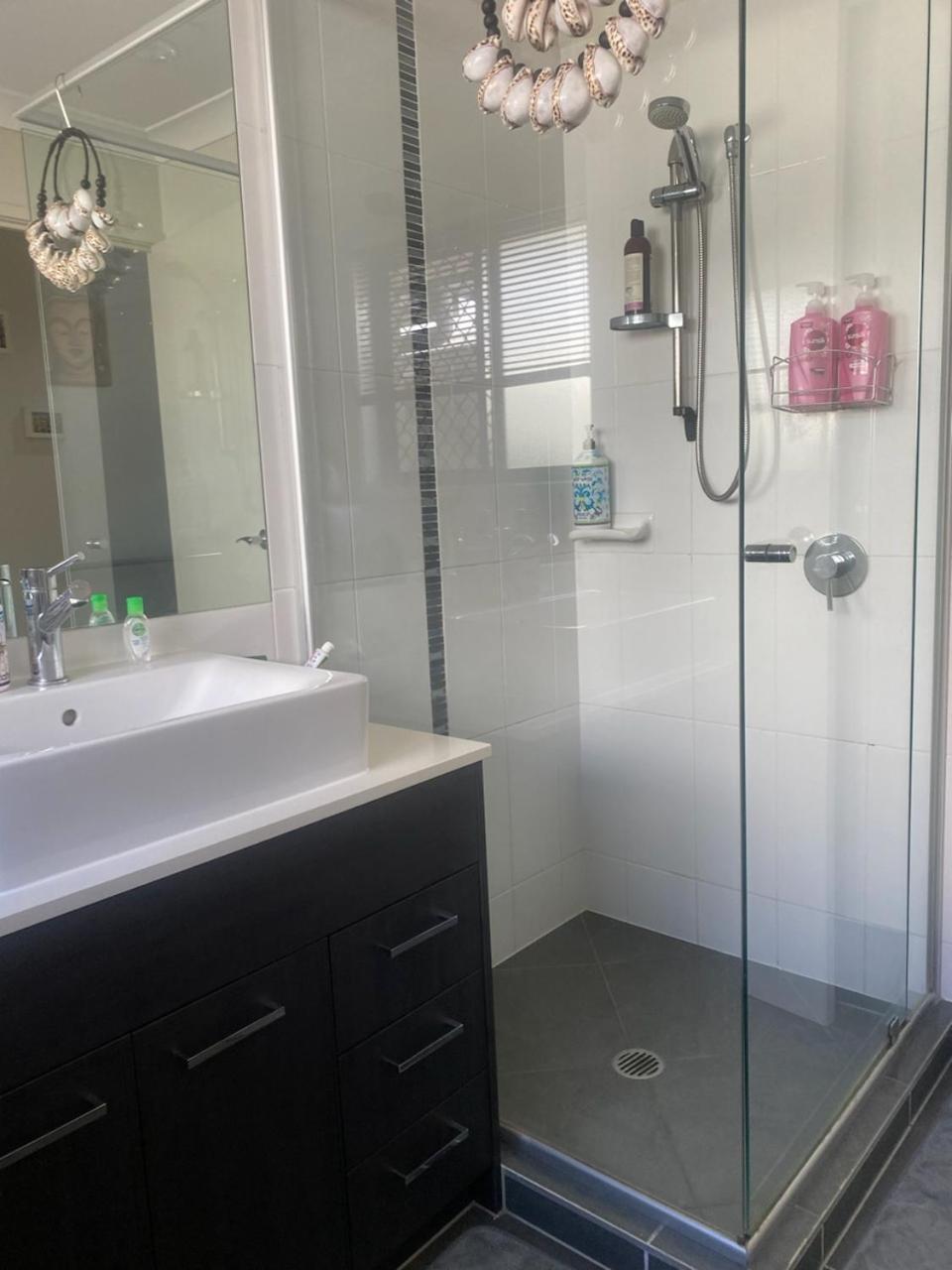 Manhattan B&B Guest Rooms North Lakes Extérieur photo